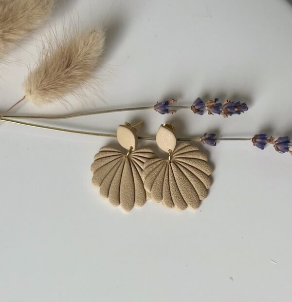 Amara- Taupe